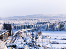 Talvinen kaupunkimaisema Harjun laelta kuvattunna Kuokkalan suuntaan. Kuva Riikka Kaakkurivaara